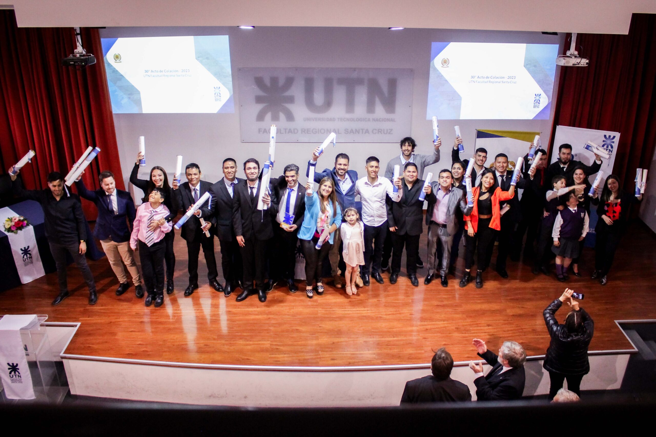 Se realizó la colación de grado en el Aula Magna de la UTN FRSC